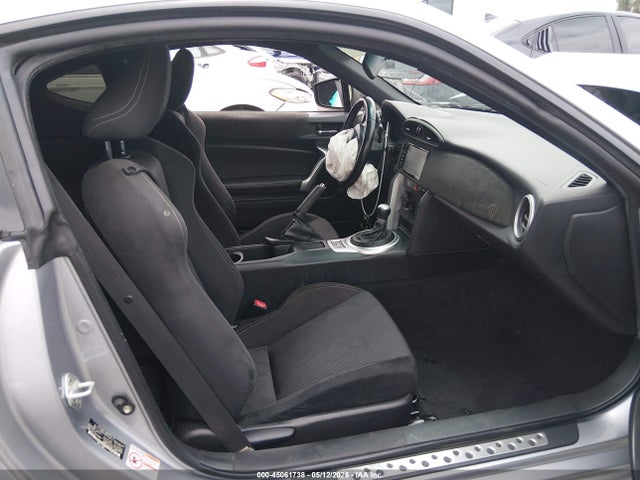 JF1ZNAA18H8700812 Toyota 86