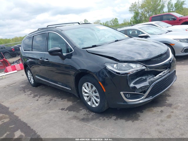 2017 Chrysler Pacifica Touring-l მანქანა იყიდება აუქციონზე, vin: 2C4RC1BG9HR759620, აუქციონის ნომერი: 45061926