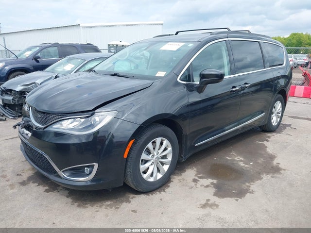 Продажа на аукционе авто 2017 Chrysler Pacifica Touring-l, vin: 2C4RC1BG9HR759620, номер лота: 45061926