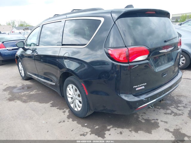 Продажа на аукционе авто 2017 Chrysler Pacifica Touring-l, vin: 2C4RC1BG9HR759620, номер лота: 45061926