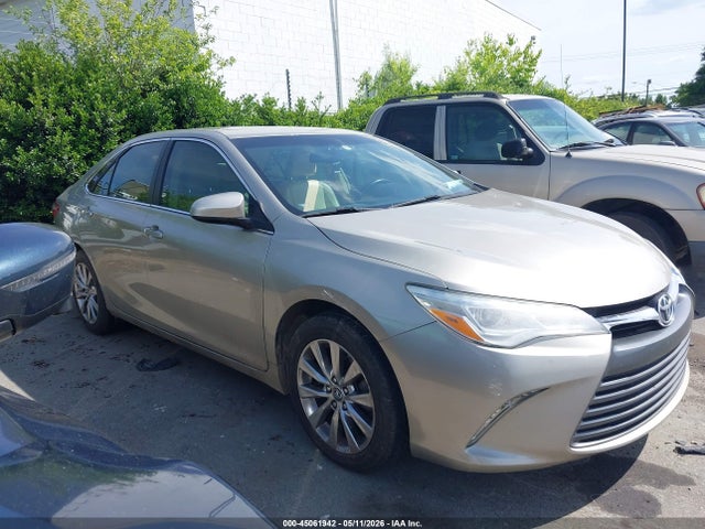 2015 Toyota Camry Xle V6 მანქანა იყიდება აუქციონზე, vin: 4T1BK1FKXFU565709, აუქციონის ნომერი: 45061942