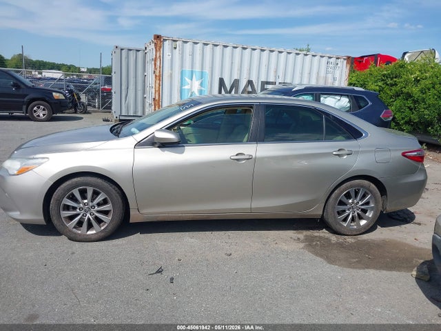 2015 Toyota Camry Xle V6 მანქანა იყიდება აუქციონზე, vin: 4T1BK1FKXFU565709, აუქციონის ნომერი: 45061942