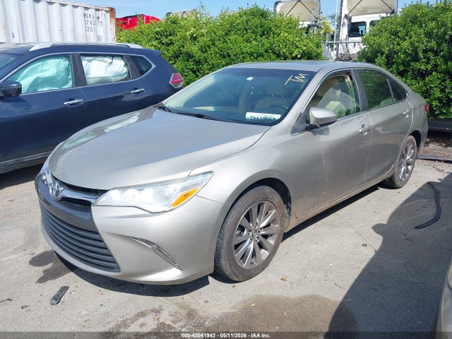 2015 Toyota Camry Xle V6 მანქანა იყიდება აუქციონზე, vin: 4T1BK1FKXFU565709, აუქციონის ნომერი: 45061942
