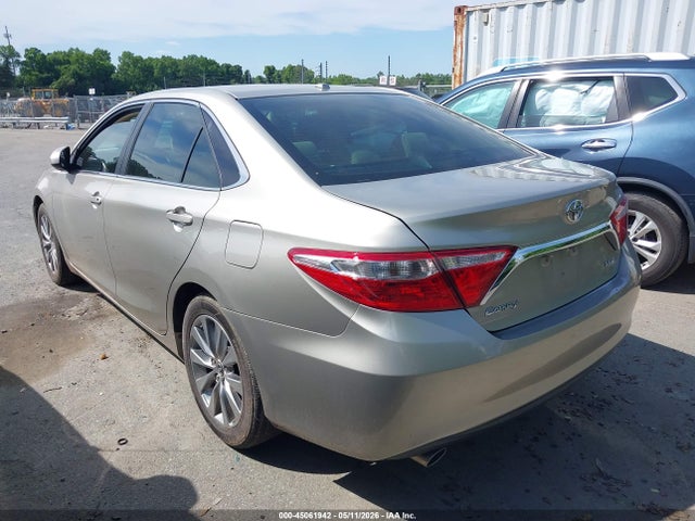 2015 Toyota Camry Xle V6 მანქანა იყიდება აუქციონზე, vin: 4T1BK1FKXFU565709, აუქციონის ნომერი: 45061942