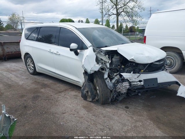 Auction sale of the 2017 Chrysler Pacifica Touring, vin: 2C4RC1DG2HR587895, lot number: 45062111
