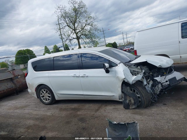 2017 Chrysler Pacifica Touring მანქანა იყიდება აუქციონზე, vin: 2C4RC1DG2HR587895, აუქციონის ნომერი: 45062111