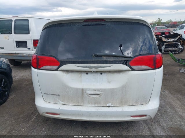 45062111 :رقم المزاد ، 2C4RC1DG2HR587895 vin ، 2017 Chrysler Pacifica Touring مزاد بيع
