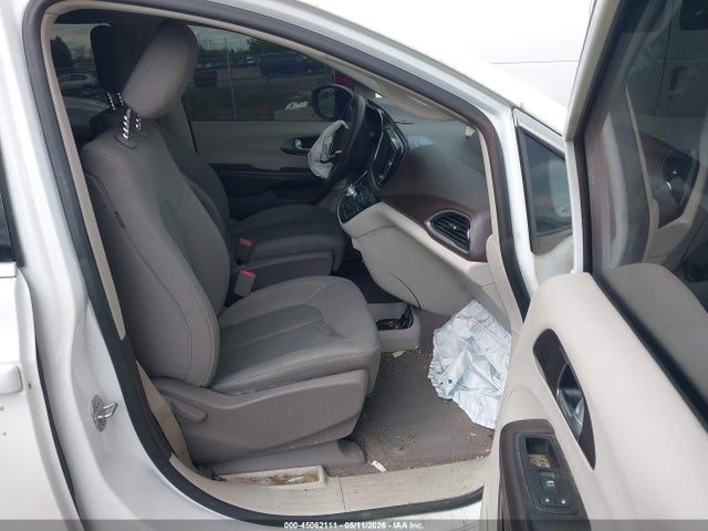 2017 Chrysler Pacifica Touring მანქანა იყიდება აუქციონზე, vin: 2C4RC1DG2HR587895, აუქციონის ნომერი: 45062111