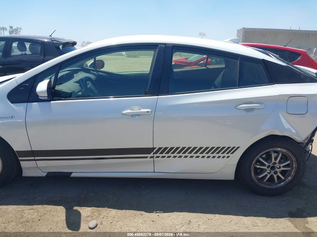 JTDKARFU0H3048354 Toyota Prius Two Eco