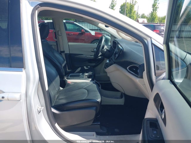 Продажа на аукционе авто 2022 Chrysler Pacifica Touring L, vin: 2C4RC1BG8NR160638, номер лота: 45062304