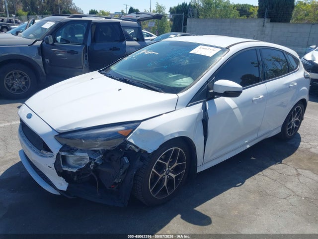 Ford FOCUS SE 2016 1FADP3K25GL212808 Image 2
