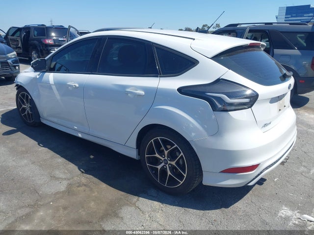Ford FOCUS SE 2016 1FADP3K25GL212808 Image 3