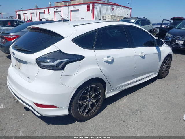 Ford FOCUS SE 2016 1FADP3K25GL212808 Image 4