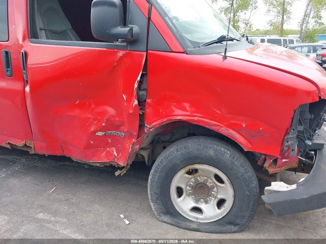 45062570 :رقم المزاد ، 1GCGG25U341147429 vin ، 2004 Chevrolet Express مزاد بيع