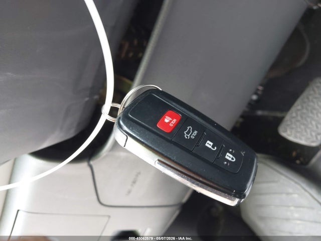 45062579 :رقم المزاد ، 5TDYARAH0PS520943 vin ، 2023 Toyota Highlander Hybrid Limited مزاد بيع