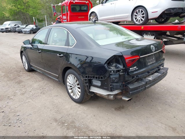 2017 Volkswagen Passat 1.8t Se მანქანა იყიდება აუქციონზე, vin: 1VWBT7A35HC010533, აუქციონის ნომერი: 45062642
