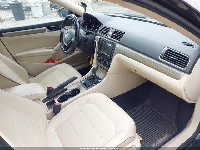 2017 Volkswagen Passat 1.8t Se მანქანა იყიდება აუქციონზე, vin: 1VWBT7A35HC010533, აუქციონის ნომერი: 45062642