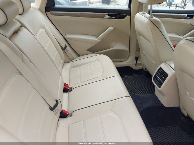 2017 Volkswagen Passat 1.8t Se მანქანა იყიდება აუქციონზე, vin: 1VWBT7A35HC010533, აუქციონის ნომერი: 45062642
