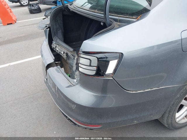 45062644 :رقم المزاد ، 3VW2B7AJ2HM318419 vin ، 2017 Volkswagen Jetta 1.4t S مزاد بيع