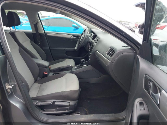 45062644 :رقم المزاد ، 3VW2B7AJ2HM318419 vin ، 2017 Volkswagen Jetta 1.4t S مزاد بيع