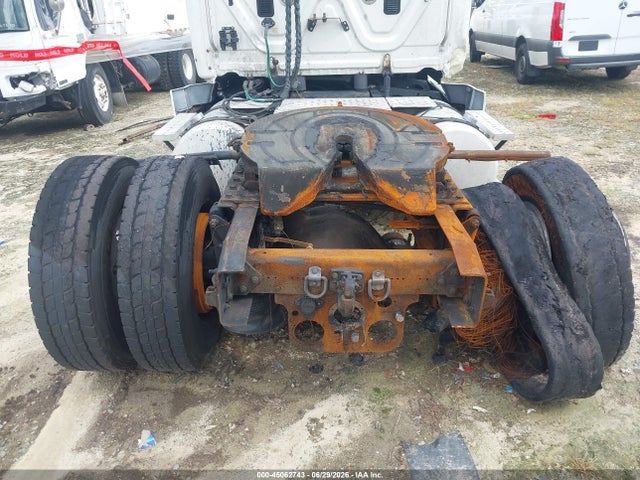 Auction sale of the 2016 Freightliner Cascadia 125, vin: 3AKBGDBG4GDHJ0862, lot number: 45062743