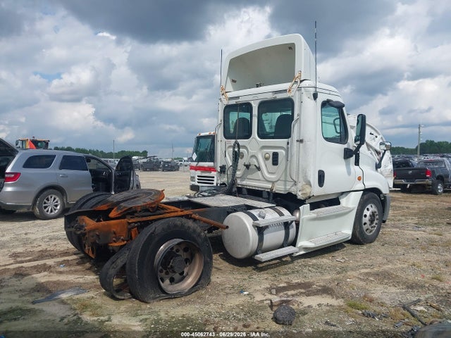 45062743 :رقم المزاد ، 3AKBGDBG4GDHJ0862 vin ، 2016 Freightliner Cascadia 125 مزاد بيع