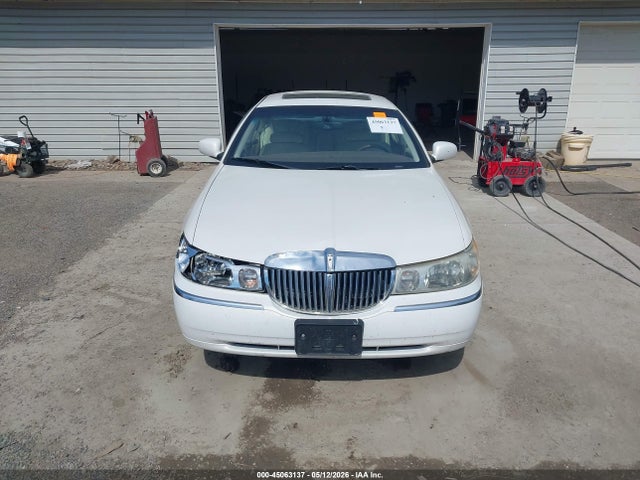 Aukcja sprzedaży 1998 Lincoln Town Car Signature, vin: 1LNFM82W0WY723187, numer aukcji: 45063137