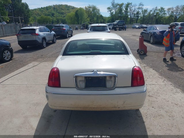 Aukcja sprzedaży 1998 Lincoln Town Car Signature, vin: 1LNFM82W0WY723187, numer aukcji: 45063137