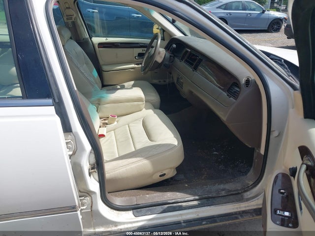 Aukcja sprzedaży 1998 Lincoln Town Car Signature, vin: 1LNFM82W0WY723187, numer aukcji: 45063137