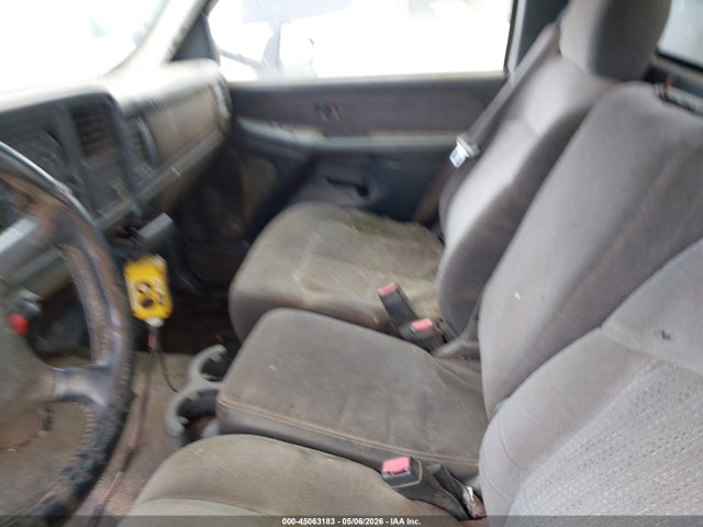Auction sale of the 2002 Chevrolet Silverado 3500 Chassis Ls, vin: 1GBJK34182E233511, lot number: 45063183