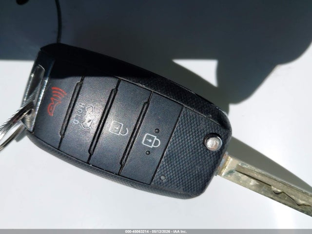 5XYPG4A58HG194813 KIA Sorento 3.3l Lx