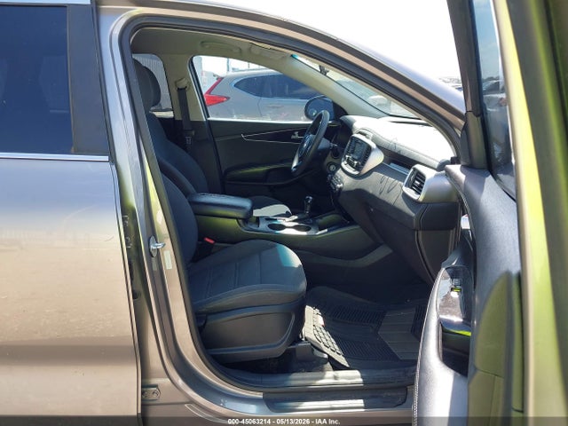 5XYPG4A58HG194813 KIA Sorento 3.3l Lx