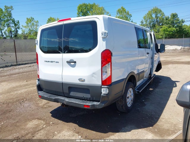 45063255 :رقم المزاد ، 1FTNR1ZM8FKA47054 vin ، 2015 Ford Transit-250 مزاد بيع
