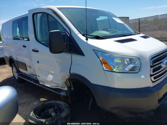 45063255 :رقم المزاد ، 1FTNR1ZM8FKA47054 vin ، 2015 Ford Transit-250 مزاد بيع