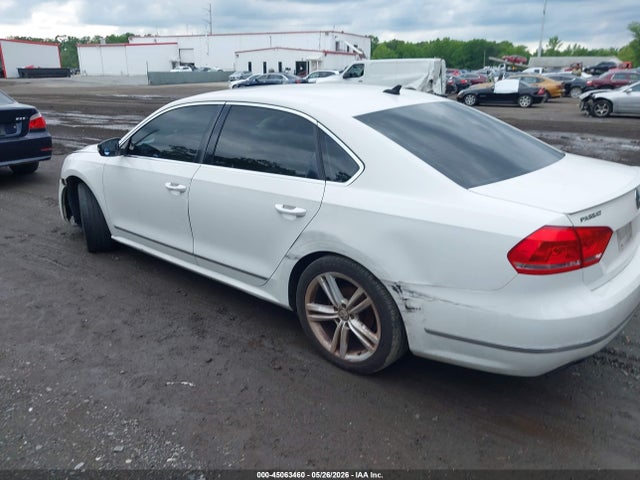2013 Volkswagen Passat 3.6l V6 Sel Premium მანქანა იყიდება აუქციონზე, vin: 1VWCM7A35DC071134, აუქციონის ნომერი: 45063460