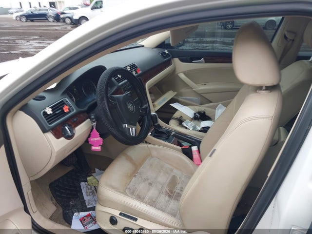 2013 Volkswagen Passat 3.6l V6 Sel Premium მანქანა იყიდება აუქციონზე, vin: 1VWCM7A35DC071134, აუქციონის ნომერი: 45063460
