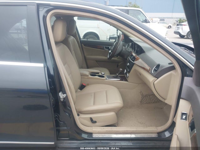 2012 Mercedes-benz C 250 Sport მანქანა იყიდება აუქციონზე, vin: WDDGF4HBXCR238860, აუქციონის ნომერი: 45063603