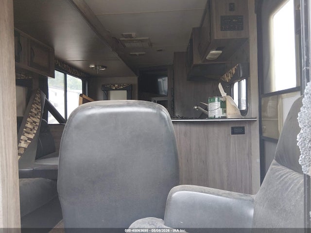 5UYLS3326JR023337 Pacific Coach Works Sea Breeze