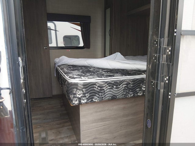 5UYLS3326JR023337 Pacific Coach Works Sea Breeze