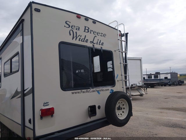 5UYLS3326JR023337 Pacific Coach Works Sea Breeze