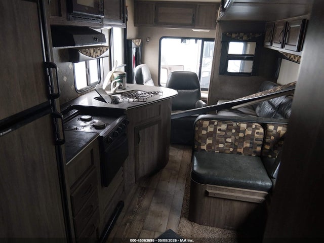 5UYLS3326JR023337 Pacific Coach Works Sea Breeze