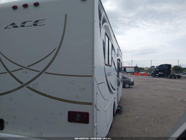 45063794 :رقم المزاد ، 1F64F5DY2B0A07387 vin ، 2011 Ford F53 مزاد بيع