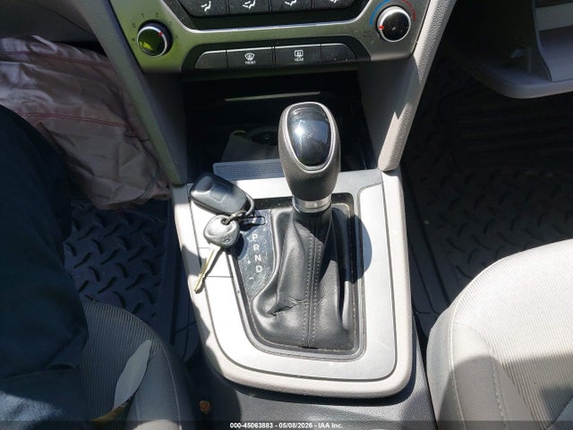 2017 Hyundai Elantra Se მანქანა იყიდება აუქციონზე, vin: 5NPD74LF3HH171490, აუქციონის ნომერი: 45063883