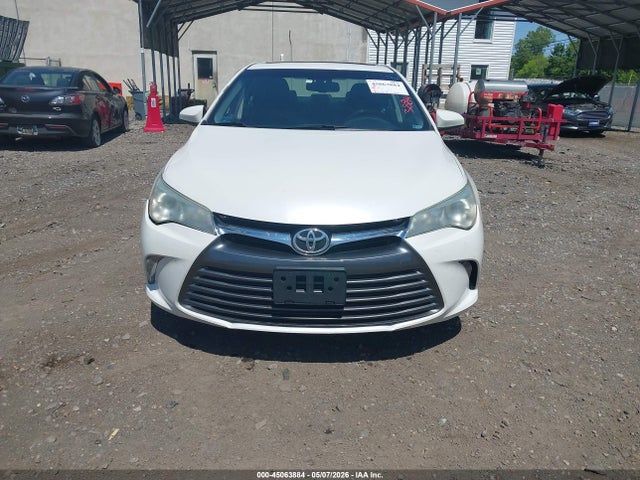 45063884 :رقم المزاد ، 4T1BF1FK5FU882141 vin ، 2015 Toyota Camry Xle مزاد بيع