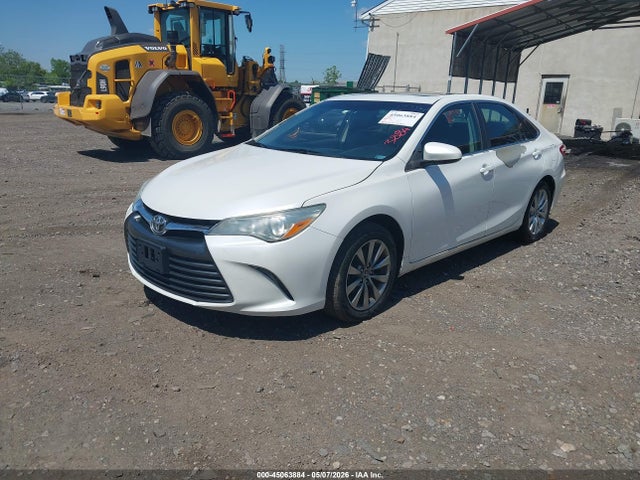 45063884 :رقم المزاد ، 4T1BF1FK5FU882141 vin ، 2015 Toyota Camry Xle مزاد بيع