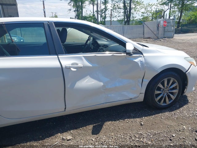 45063884 :رقم المزاد ، 4T1BF1FK5FU882141 vin ، 2015 Toyota Camry Xle مزاد بيع