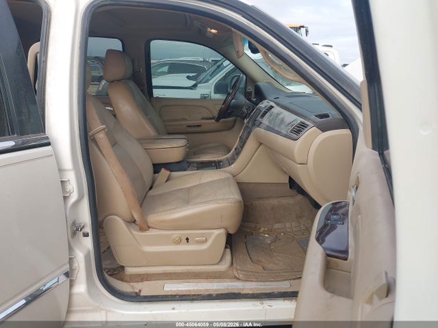 45064059 :رقم المزاد ، 1GYFC23299R105438 vin ، 2009 Cadillac Escalade Standard مزاد بيع