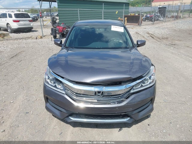 45064214 :رقم المزاد ، 1HGCR2F32HA228427 vin ، 2017 Honda Accord Lx مزاد بيع
