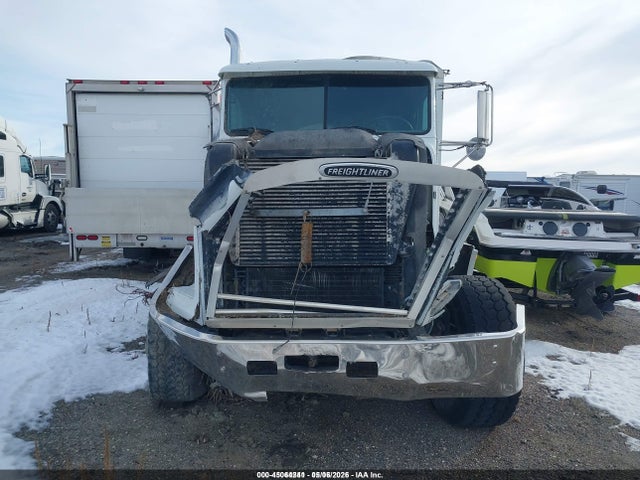45064241 :رقم المزاد ، 1FUYDCYB0YDG53958 vin ، 2000 Freightliner Conventional Fld120 مزاد بيع