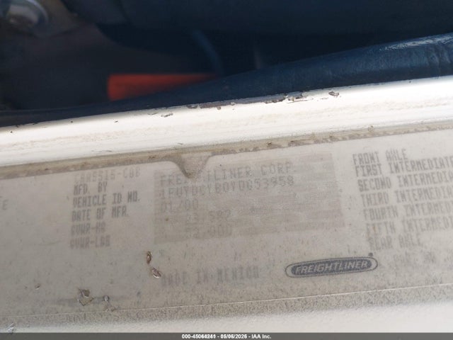 45064241 :رقم المزاد ، 1FUYDCYB0YDG53958 vin ، 2000 Freightliner Conventional Fld120 مزاد بيع